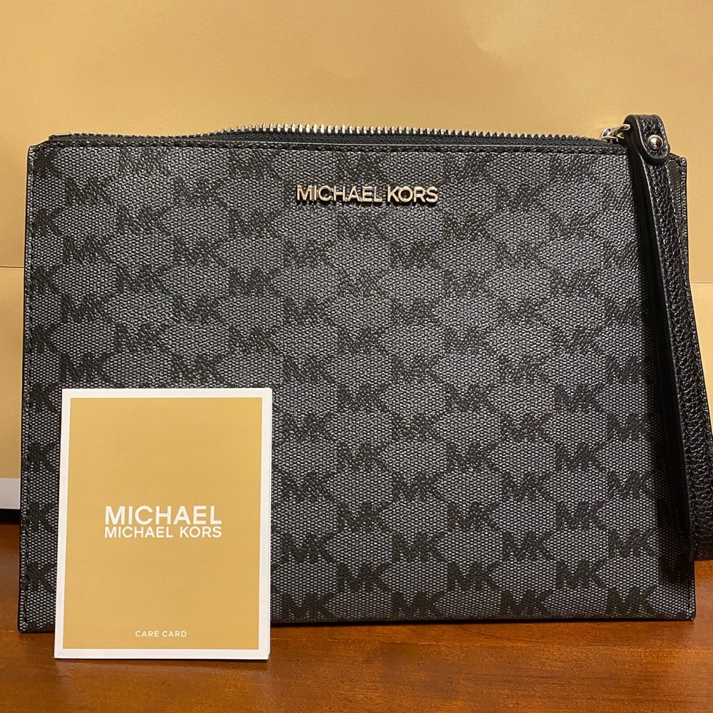 Michael Kors XL wristlet wallet